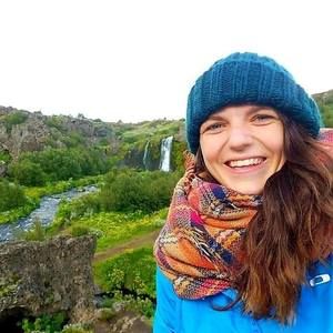 Meet your Posher, Larissa